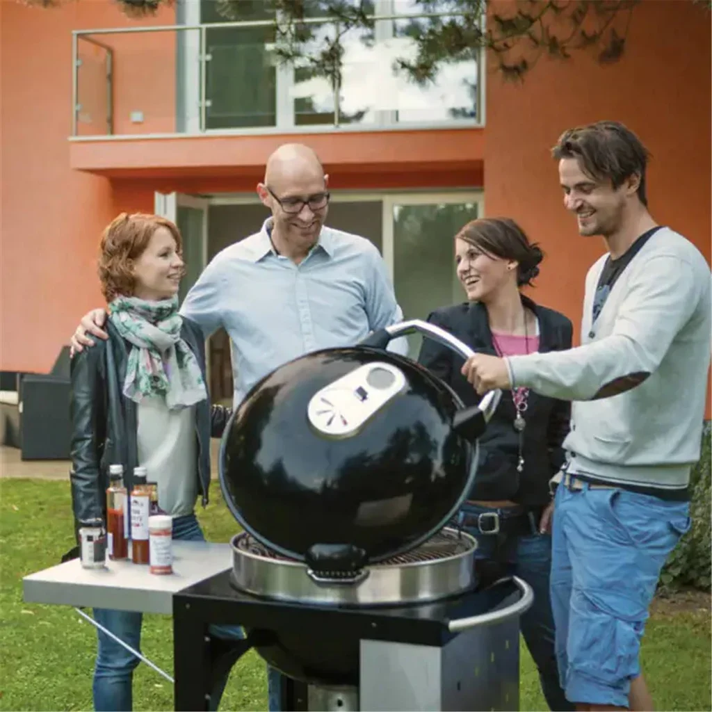 Barbacoa de carbón Napoleon PRO 22K con carro y parrillas WAVE de hierro fundido