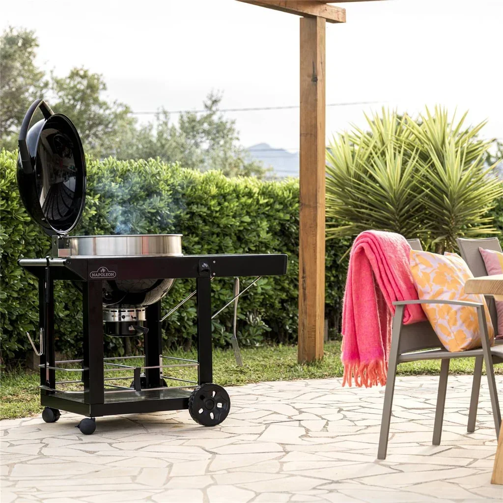 Barbacoa de carbón Napoleon Kettle PRO 57 cm con carrito y parrillas de hierro fundido WAVE