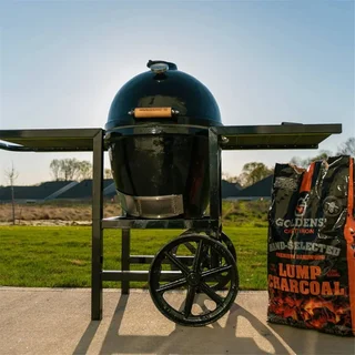 Barbacoa Kamado Goldens Hierro Fundido 52cm con Carrito y Estantes de Madera Compuesta