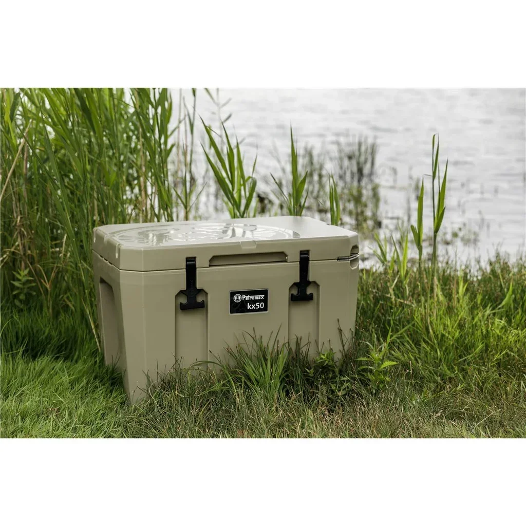 Nevera Pasiva Petromax KX50 50L Acabado Arena para Camping y Outdoor
